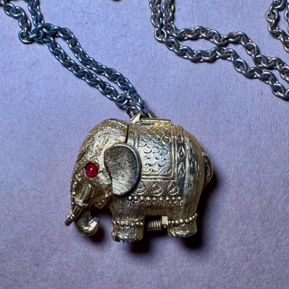 Vintage Elephant Perfume Locket Necklace Red Rhinestone Eyes 28” Chain